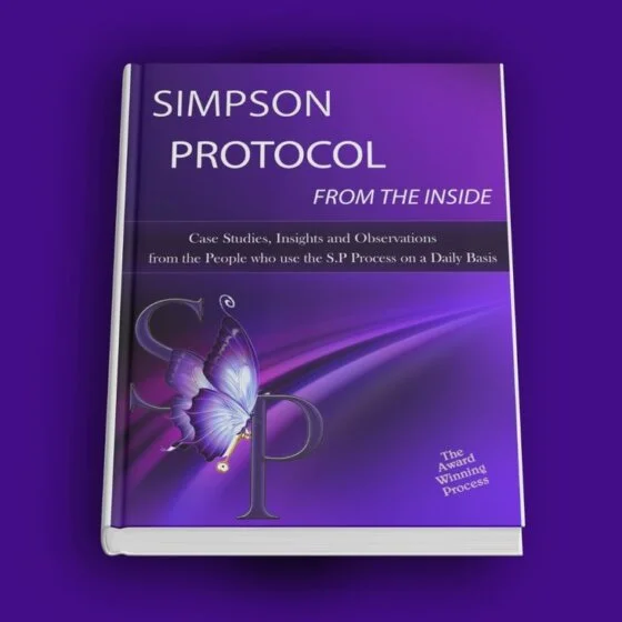 Simpson Book from the Inside Violettes Buch mit Schrift:" SIMPSON PROTOCOL FROM THE INSIDE"
